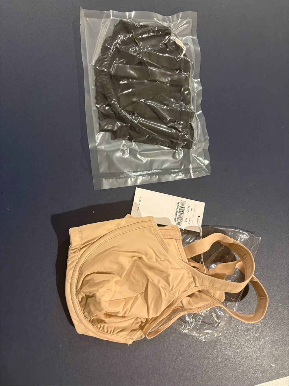 Two great 34DD new HSIA bras. Two great colors.